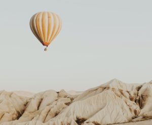hot-air-balloon-over-desert